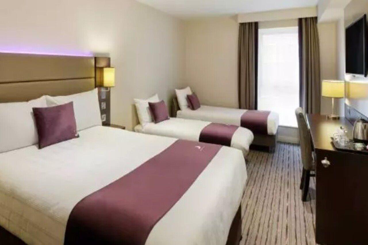 Premier Inn Ware Dış mekan fotoğraf